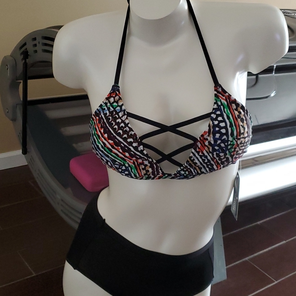 NWT a.n.a Strappy Front Plunge Bikini Swim Top M